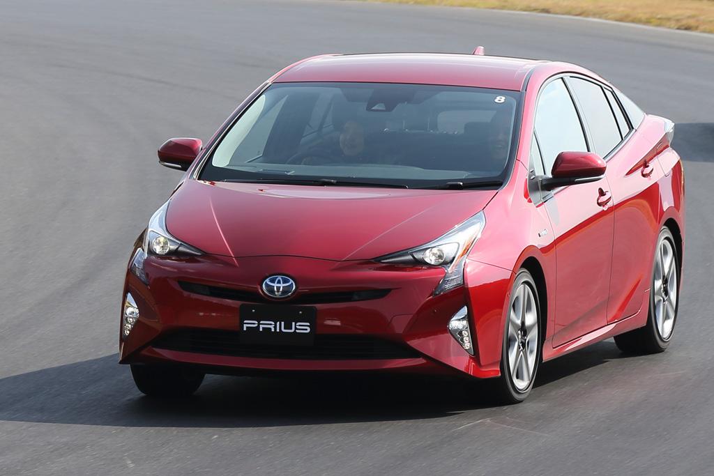 Read more about the article Sleek, Sexy, And Extremely Fuel Efficient – Toyota Prius hybrid